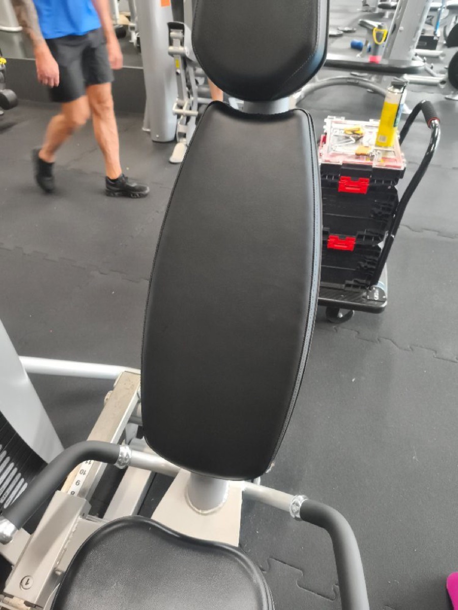 Hoist Leg Press po wymianie tapicerki