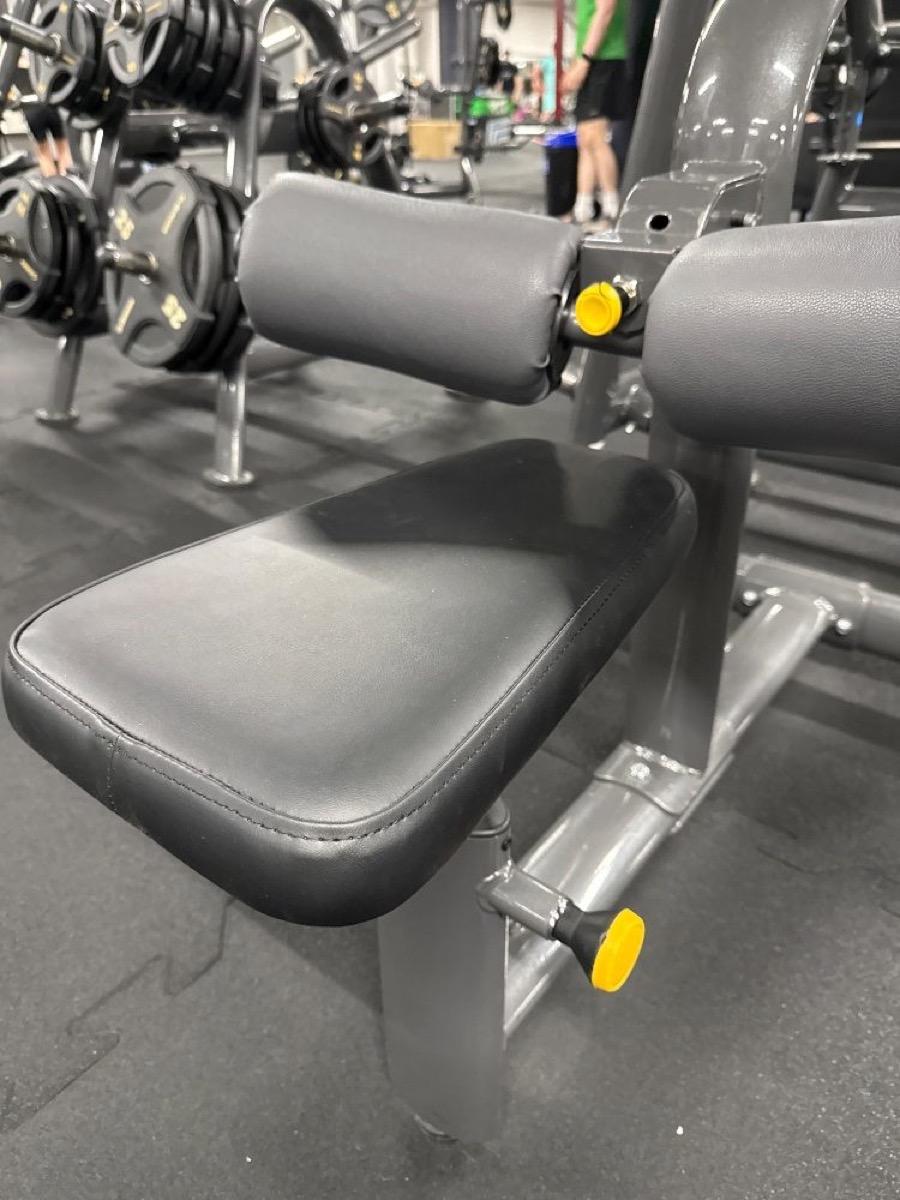 Lat Pulldown SportsArt – po wymianie tapicerki