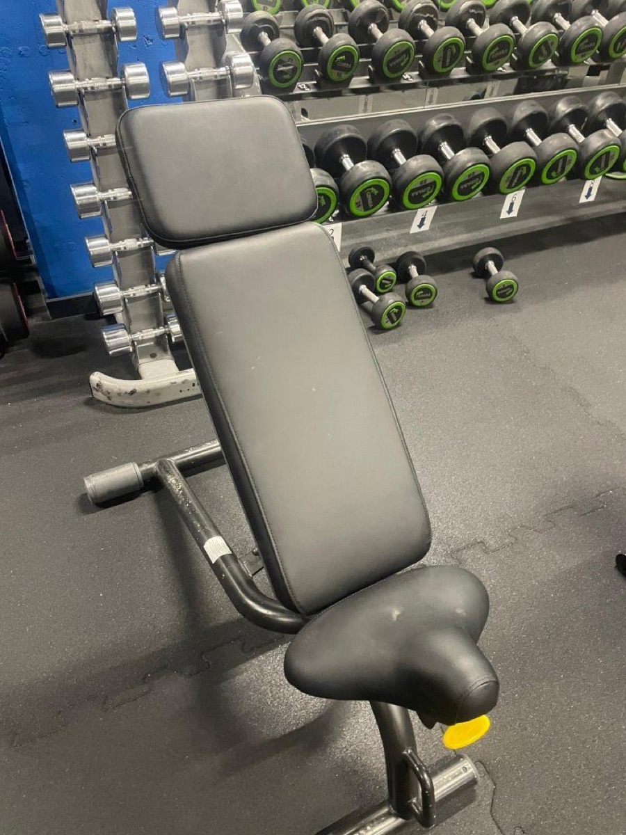 Ławka Technogym – po wymianie tapicerki