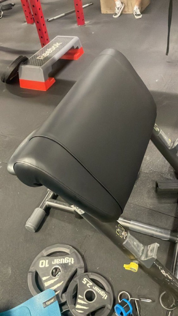 Modlitewnik Technogym (2) – po wymianie tapicerki