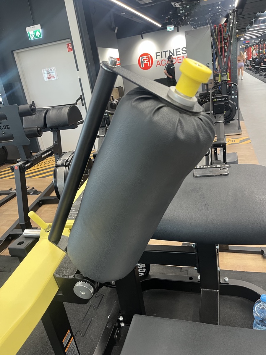 Technogym Hip Thrust (wałek) – przed wymianą
